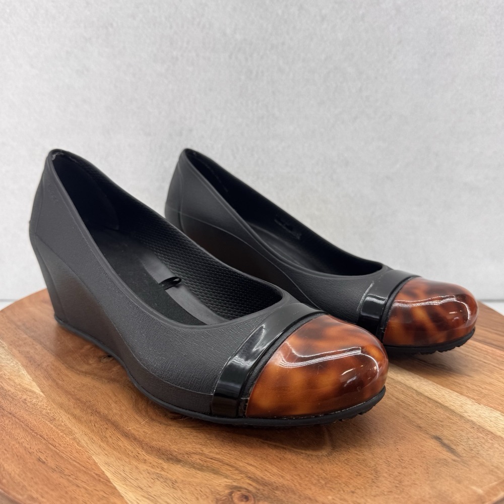 Crocs Women's‎ Size 8 Black With Tortoise Cap Toe Platform Wedge Casual